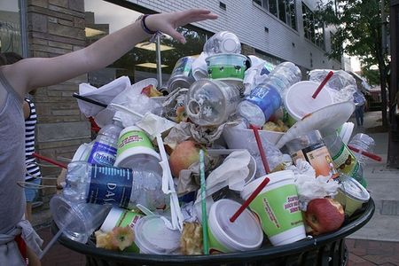 Stop Konsumsi Kemasan Plastik Sekali Pakai; Alasan Pentingnya Diet Plastik